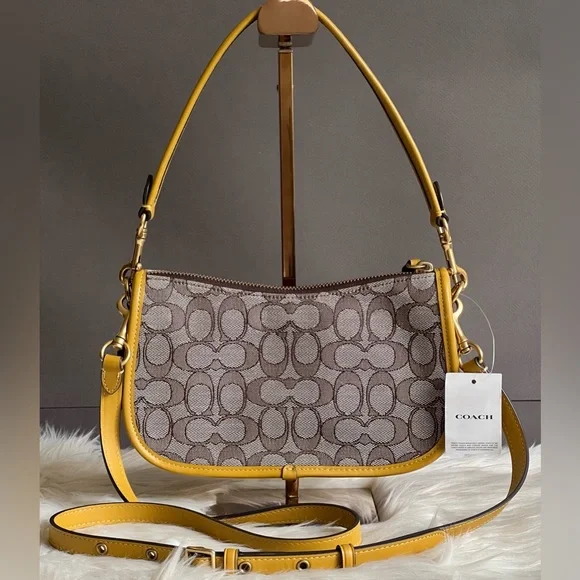 💰SOLD - CD678 - Coach Swinger in Signature Jacquard - Picture 4 of 11